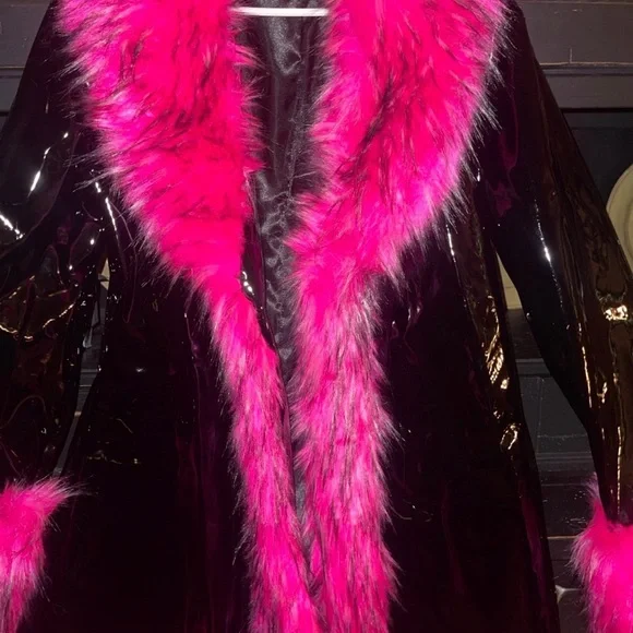 Widow Vinyl Faux Fur Coat ( XXL) - Picture 3 of 10